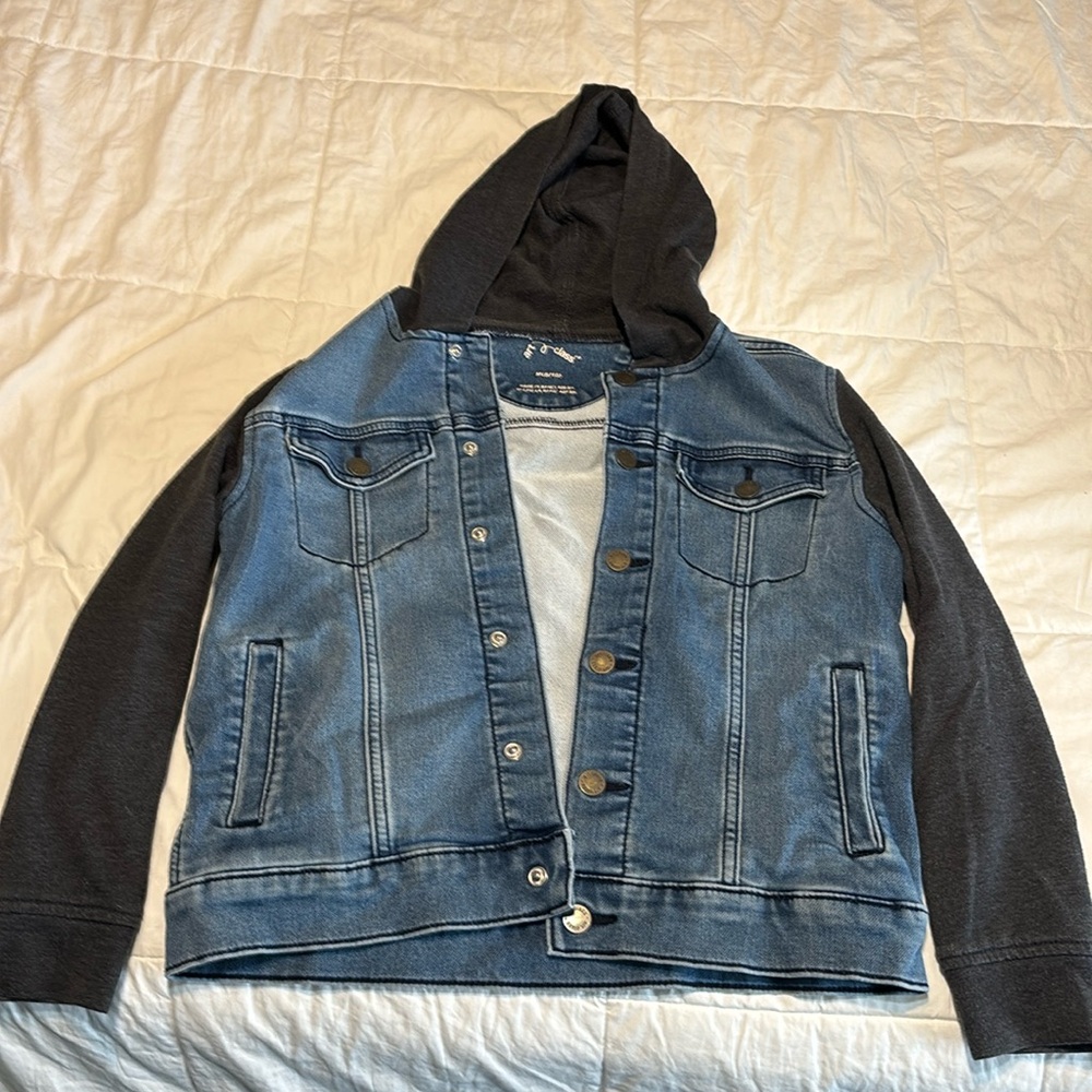 Boys jacket size 810